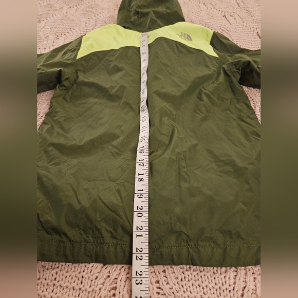 The North Face Kids Two-Tone Green Raincoat Size 7/8 Like New - Picture 8 of 8